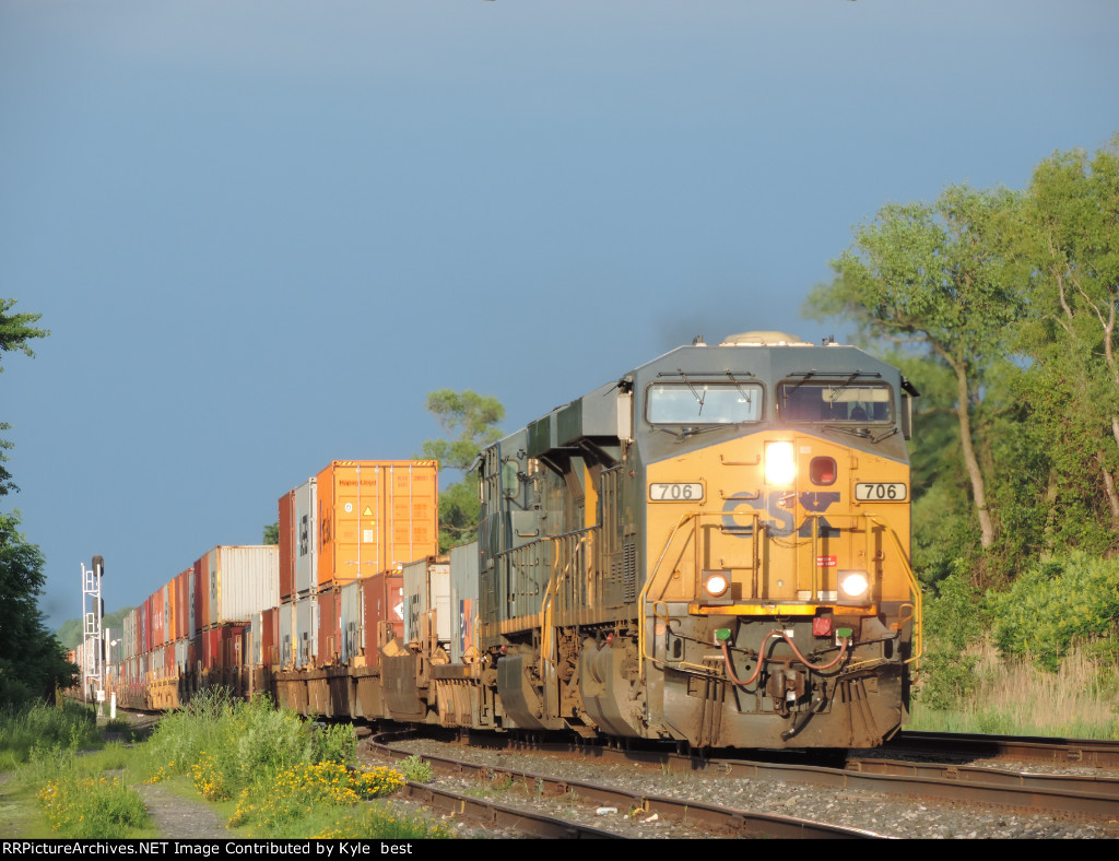 CSX 706 on I004